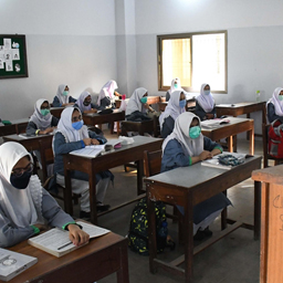 طلباء کو پڑھانے کے لیے اب کچھ نہیں بچا، اساتذہ